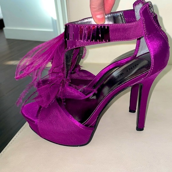 ⭐️ HOST PICK ⭐️ Nine West/Nordstrom’s Feather Heels purple size 6 LIKE NEW shoes - Picture 6 of 13